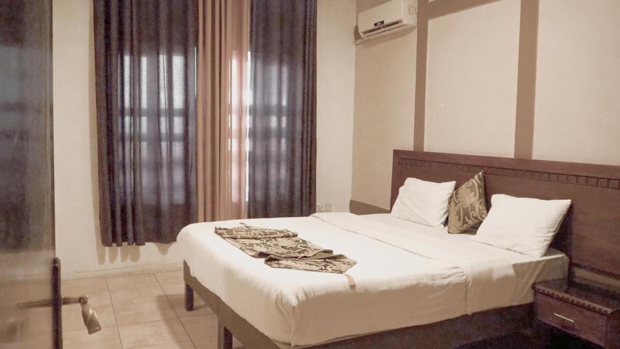 Al Fawanes Hotel Apartments Amman Exterior foto