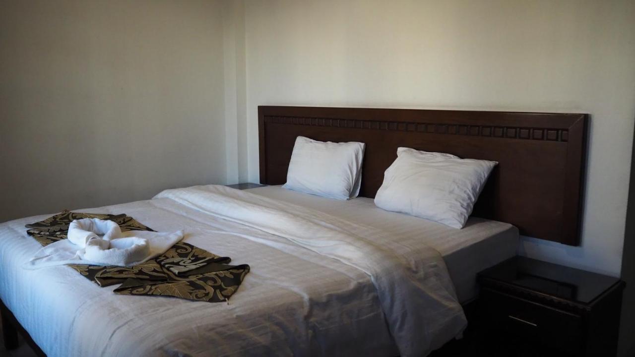 Al Fawanes Hotel Apartments Amman Exterior foto